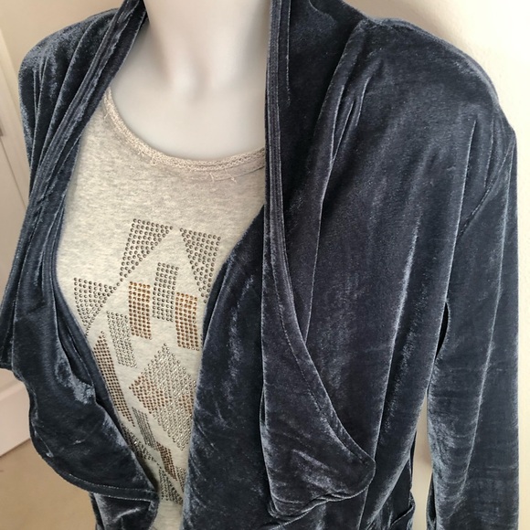 Amaryllis Midnight Blue Velvet Cardigan - Picture 3 of 12